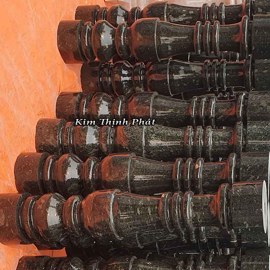 con tiện đá hoa cương màu đen