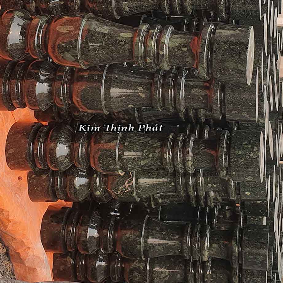 con tiện đá hoa cương màu đen