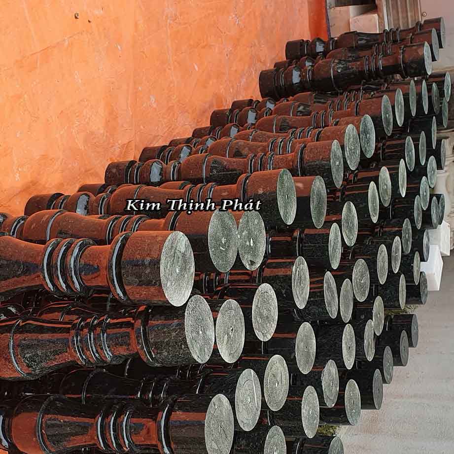 con tiện đá hoa cương màu đen