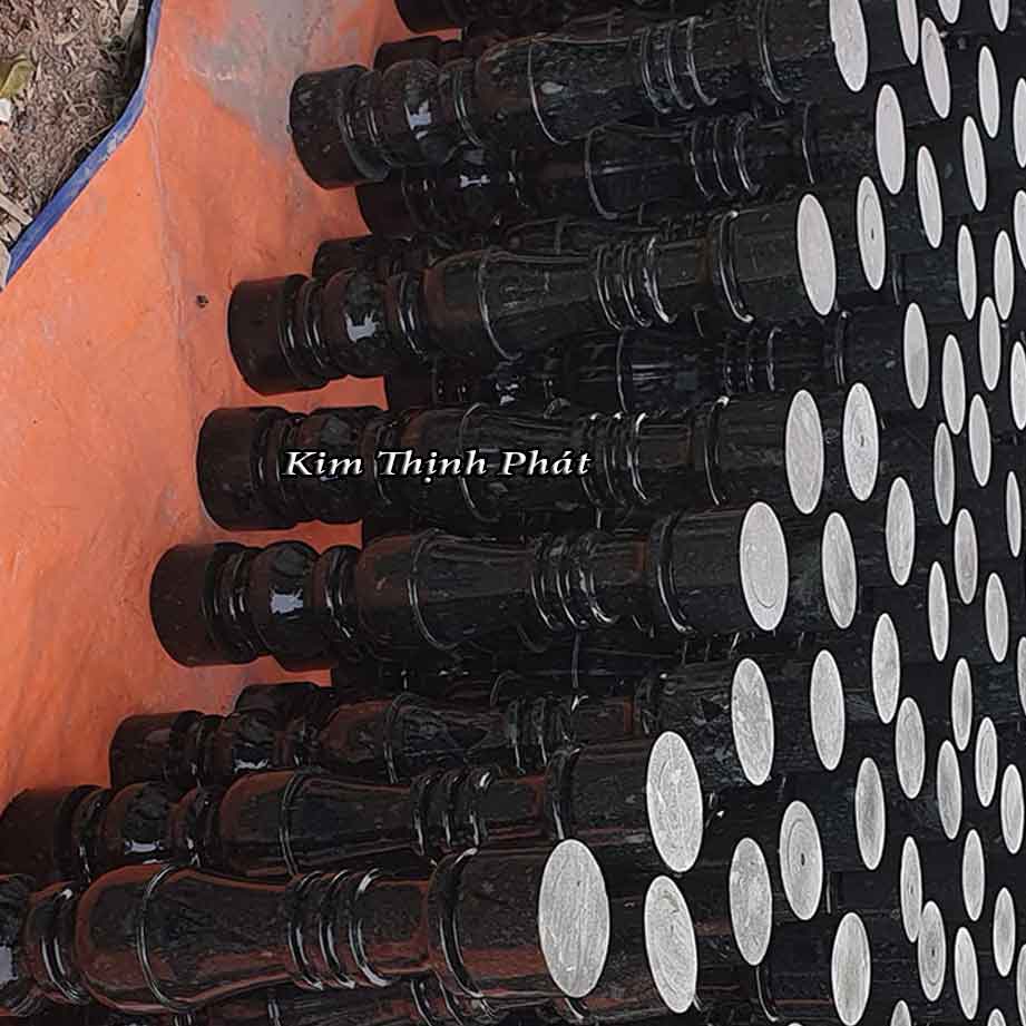 con tiện đá hoa cương màu đen