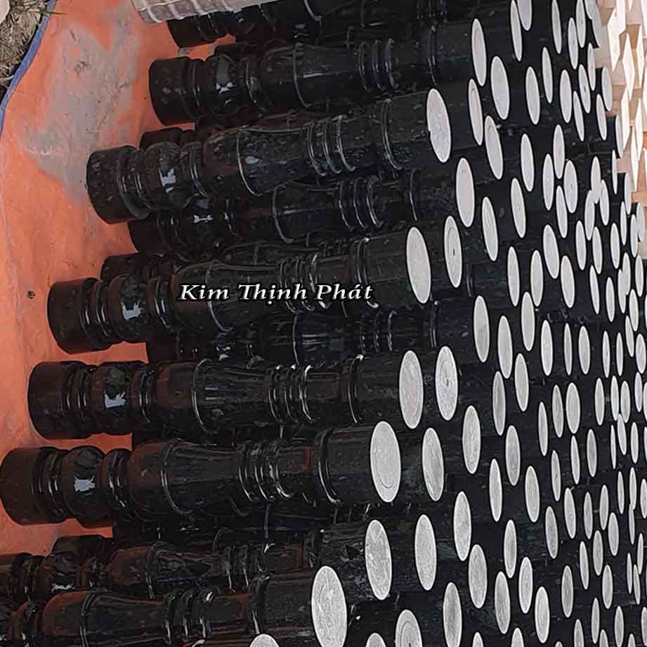 con tiện đá hoa cương màu đen