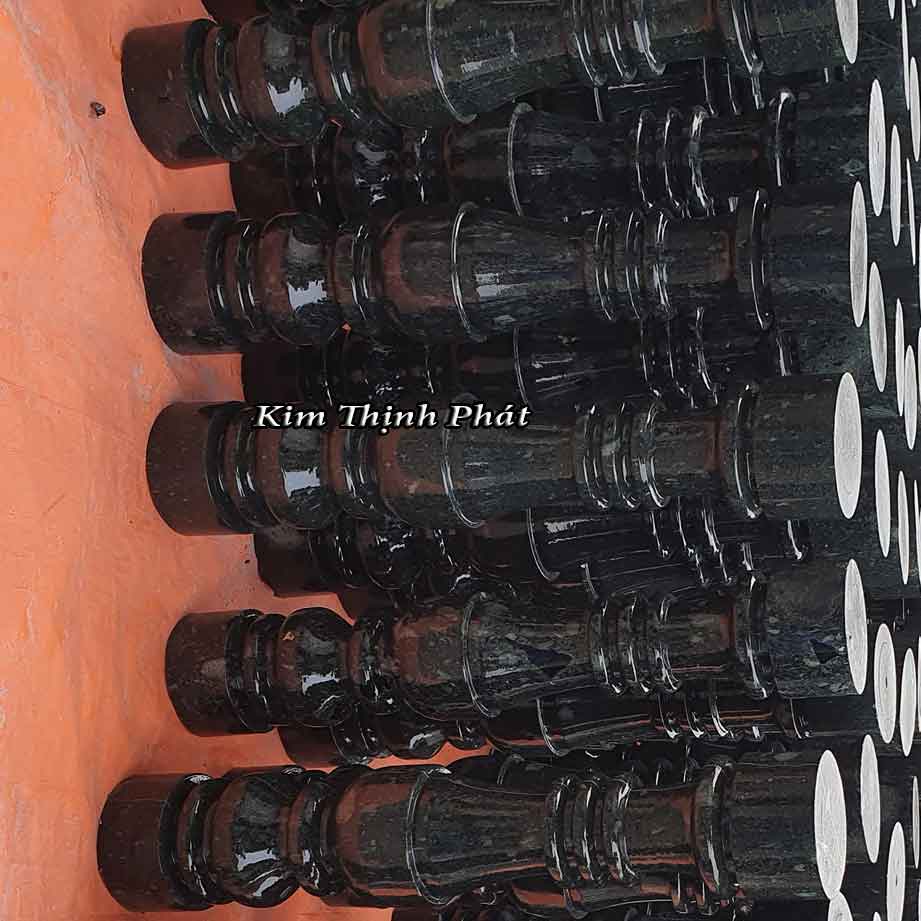 con tiện đá hoa cương màu đen
