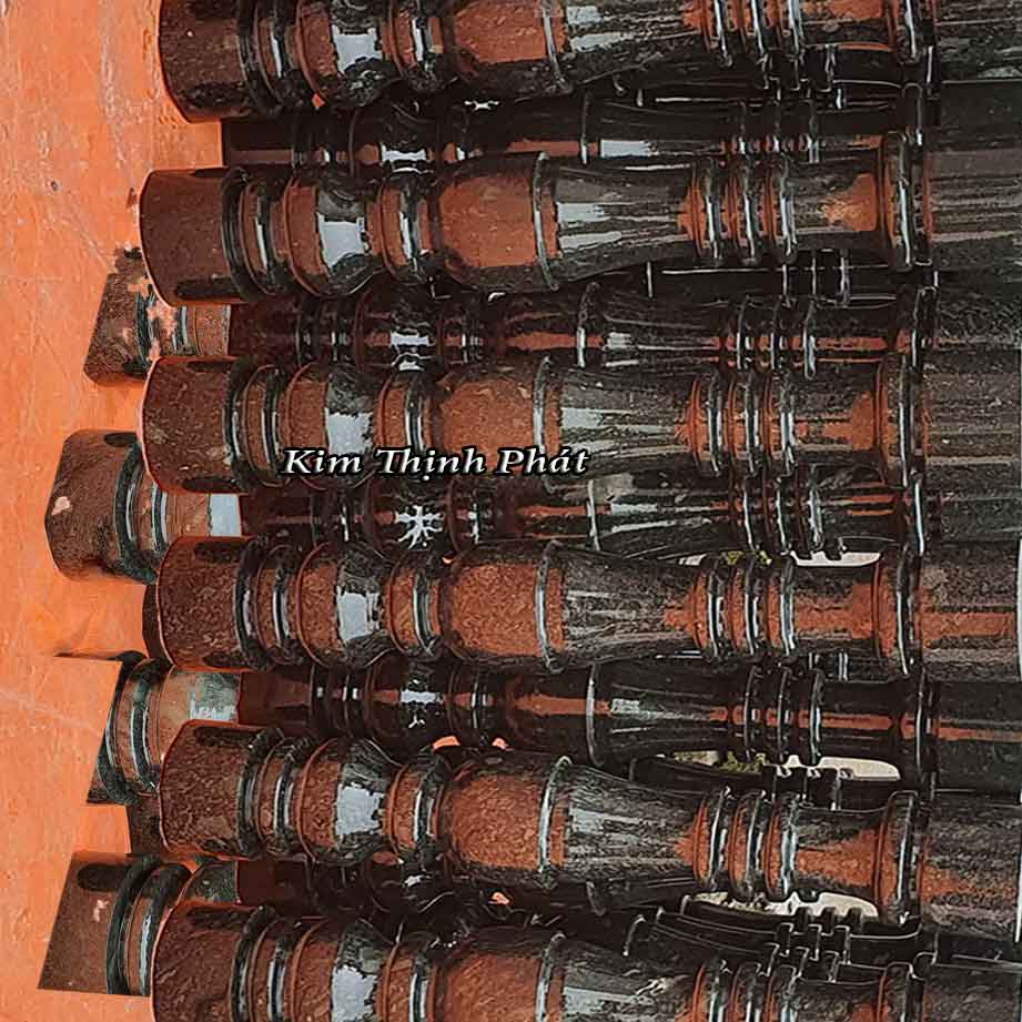 con tiện đá hoa cương màu đen